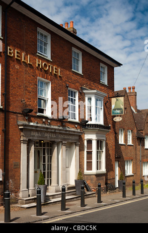 Regno Unito, Inghilterra, Bedfordshire, Woburn, Bedford Street, ingresso al Bell Hotel Foto Stock