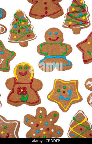 Colorata, smaltate pan di zenzero biscotti di Natale su sfondo bianco Foto Stock