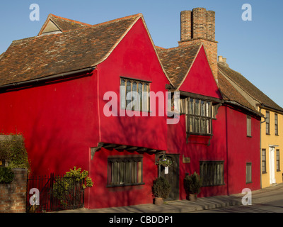 Mill House, un grande dipinto di rosso casa medioevale a Sudbury, Suffolk, Inghilterra. Foto Stock