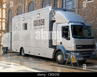 BBC Outside Broadcast carrello utilizzato per la localizzazione delle registrazioni radio parcheggiato al di fuori di un luogo della città di Londra Inghilterra REGNO UNITO Foto Stock