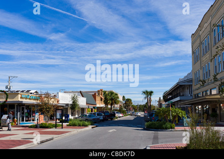 La strada principale (Stuart Avenue) in centro lago del Galles, una tipica cittadina nella Florida Centrale, STATI UNITI D'AMERICA Foto Stock