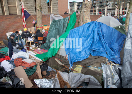 Persone in accampamento di occupare di Seattle, Washington, Stati Uniti d'America Foto Stock