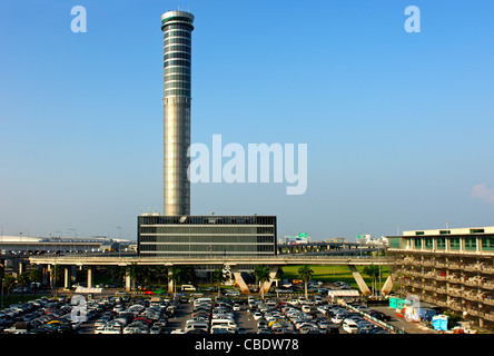 Torre di controllo presso l'Aeroporto Internazionale di Suvarnabhumi, Bangkok, Thailandia Foto Stock