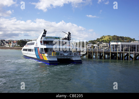 Il Traghetto Devonport presso la banchina in Devonport. Auckland, Nuova Zelanda Foto Stock