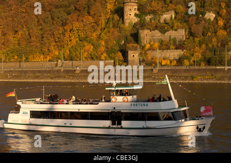 Imbarcazione turistica navigando sul fiume Reno, Coblenza, Germania. Foto Stock