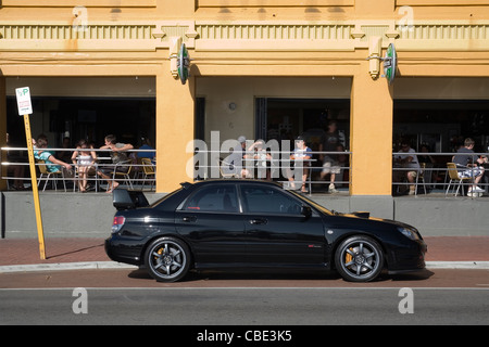 Subaru WRX sport giapponese auto parcheggiate fuori la Cottesloe Beach Hotel a Perth, Western Australia Foto Stock