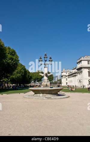 Grado 1 elencati Old Royal Naval College e Università di Greenwich south bank fiume Tamigi Londra Inghilterra Europa Foto Stock