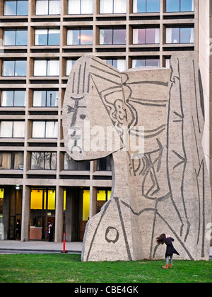 La scultura di Picasso al di fuori di New York University Village Foto Stock