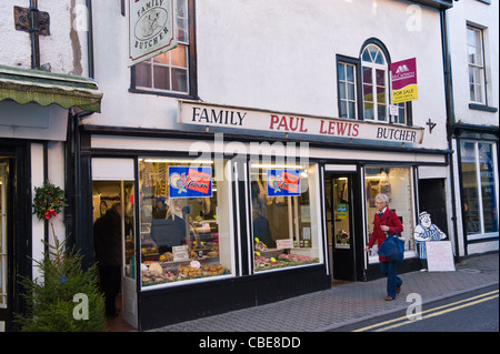 Facciata della famiglia locale dei macellai shop on high street a Kington Herefordshire England Regno Unito Foto Stock