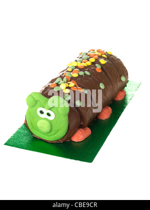 Popolare marca di cioccolato compleanno di Caterpillar o Celebrazione torta isolata contro uno sfondo bianco con un tracciato di ritaglio e nessun popolo Foto Stock