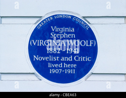 Targa blu, Virginia Woolf, 29 Fitzroy Square, Londra Inghilterra Inglese Regno Unito placche romanzieri romanziere critico letterario critici Foto Stock