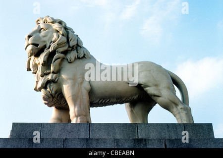 Leone di pietra Coade, Westminster Bridge, Londra Albert Embankment Inghilterra Inglese Regno Unito scultura sculture Lions Foto Stock