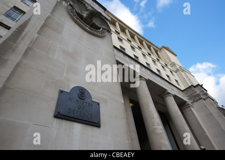 Ministero della difesa del governo britannico edificio ufficiale whitehall Londra Inghilterra Regno Unito Regno Unito Foto Stock