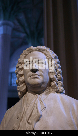 Un busto di Johann Sebastian Bach presso la chiesa di San Nicola a Lipsia in Germania. Foto Stock