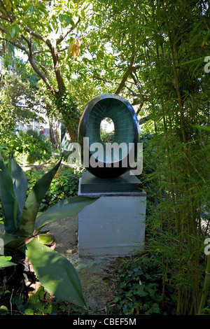 Barbara Hepworth Museum e il giardino di sculture, St Ives, Cornwall, West Country, Inghilterra, UK, Regno Unito, GB Gran Bretagna Foto Stock