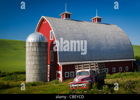 Fienile antico edificio nel settore agricolo area Palouse dello stato di Washington orientale. Foto Stock