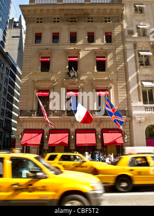 Il Cartier Mansion è un punto di riferimento sulla Fifth Avenue a New York City, Stati Uniti d'America Foto Stock