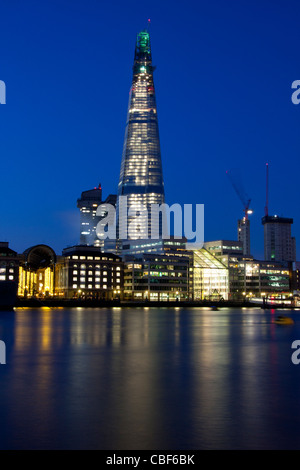 Il frammento di vetro Office hotel e palazzo residenziale di Renzo Piano vicino al London Bridge London Inghilterra England Regno Unito Foto Stock