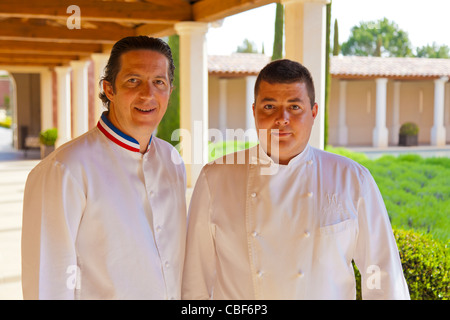 Ritratto di chef Christophe Bacquié e il suo secondo, Guillaume Royer., HOTEL DU CASTELLET,5 relè del prigioniero e il castello di comprovata Foto Stock