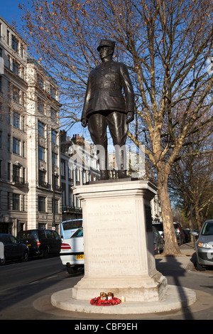 Statua del generale Wladyslaw Sikorski su Portland Place a Londra in Portland Place Foto Stock