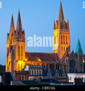 Truro Cathedral di notte Cornwall Inghilterra REGNO UNITO Foto Stock