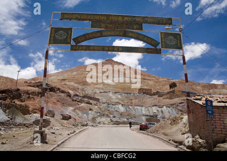 La porta esterna della miniera di argento in Cerro Rico Potosi' Bolivia Foto Stock