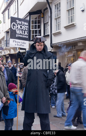 Christmas Shopper in York, Regno Unito Foto Stock