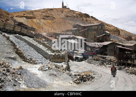 La miniera di Cerro Rico la mountaign ricco in argento, zinco, stagno e molti altri metalli e minerali Potosi' Bolivia Foto Stock