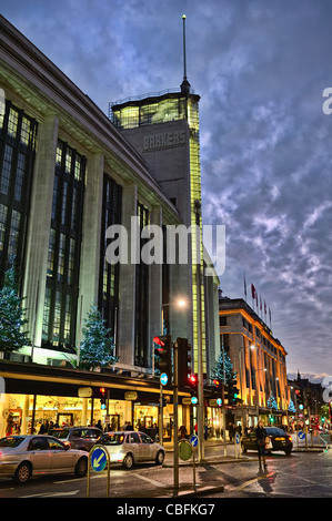 Barker Edificio, Kensington High Street, Londra, Inghilterra, Regno Unito Europa, accesa fino al tramonto Foto Stock