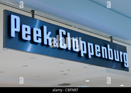 Segno per il Peek e Cloppenburg store all'interno di Galeria Krakowska, Cracovia in Polonia Foto Stock