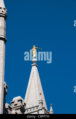 Angelo Moroni sulla sommità della chiesa nella Piazza del Tempio di Salt Lake City, Utah USA Foto Stock