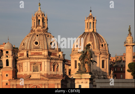 Italia Lazio Roma, Santa Maria di Loreto, SS Nome di Maria, chiese, Colonna di Traiano, Foto Stock