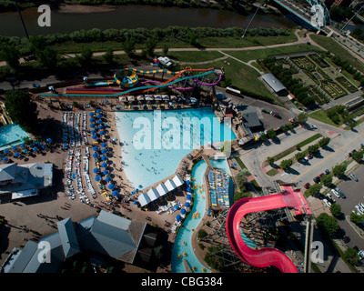Vista aerea di Denver dalla torre di osservazione a Elitch Gardens Theme Park. Foto Stock