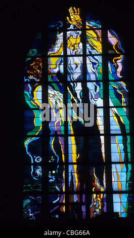 Finestra di vetro colorato di Stanislaw Wyspianski, chiesa francescana, Cracovia in Polonia. Foto Stock