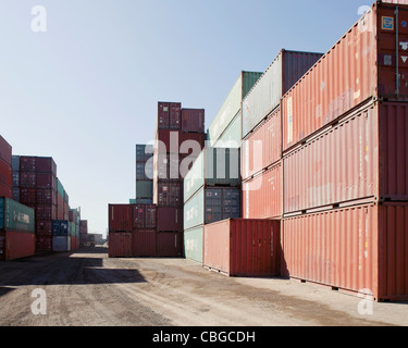 I grandi contenitori sul dock commerciale a Long Beach, California Foto Stock