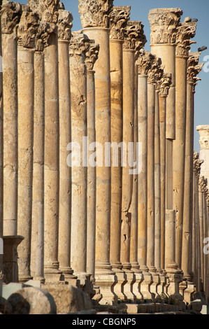 Colonne in antica Jerash, Giordania Foto Stock