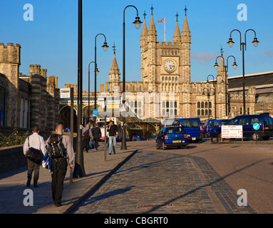 Il piazzale antistante di Temple Meads stazione ferroviaria di Bristol Foto Stock