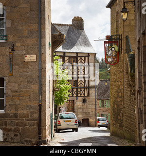 Moncontour, Brittany, Francia - un vecchio villaggio francese in Cotes-d'Armor Foto Stock