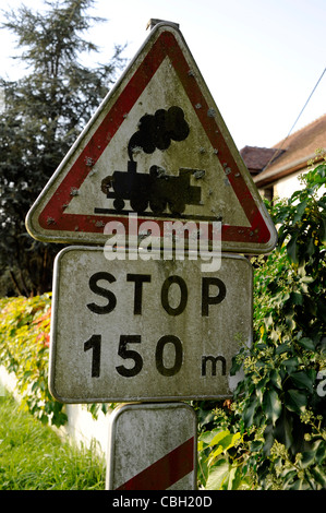 Pericolo treno a vapore,cartello stradale,canale Nivernais,Morvan parco nazionale,Nievre,Borgogna,Francia Foto Stock