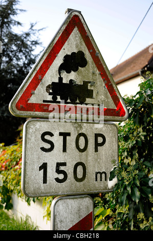 Pericolo treno a vapore,cartello stradale,canale Nivernais,Morvan parco nazionale,Nievre,Borgogna,Francia Foto Stock