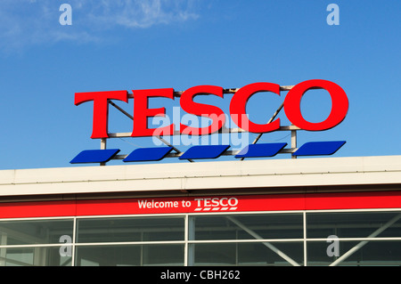 Supermercato Tesco segno, Cambridge, Inghilterra, Regno Unito Foto Stock