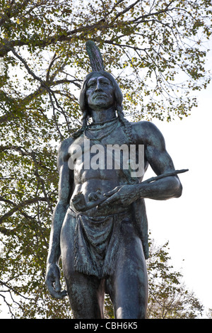 Massasoit statua, grande SACHEM *** del Wampanoags protettore e guardiano dei pellegrini, Plymouth, MA, Stati Uniti d'America Foto Stock