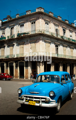 Vecchio vintage americano auto per le strade di La Habana, Cuba, Foto Stock