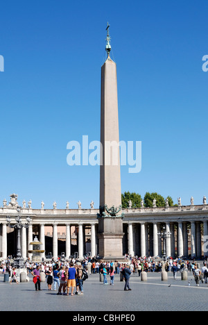 Saint Peters Square nella Città del Vaticano a Roma. Foto Stock