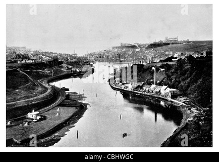 Whitby città balneare Yorkshire Inghilterra fiume Esk patrimonio turistico Abbey Caedmon porto per la pesca di aringhe della caccia alla balena Captain Cook Harbour Foto Stock