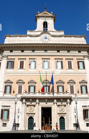 Palazzo Montecitorio in Roma - Sede della camera rappresentativa del parlamento italiano. Foto Stock