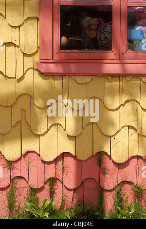 Tipica casa in legno ad Achao, Quinchao, Isola di Chiloe, Distretto dei Laghi, Cile Foto Stock