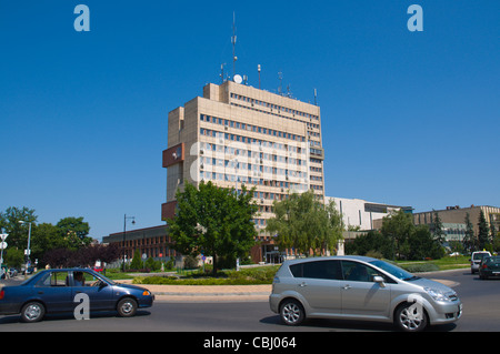 Il traffico a Deak Ferenc ter Belvaros quadrati del centro città Kecskemet Ungheria Europa Foto Stock