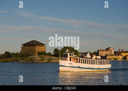 Axel in barca per visite guidate nella parte anteriore di Karlskrona nella contea di Blekinge Svezia meridionale in Europa Foto Stock