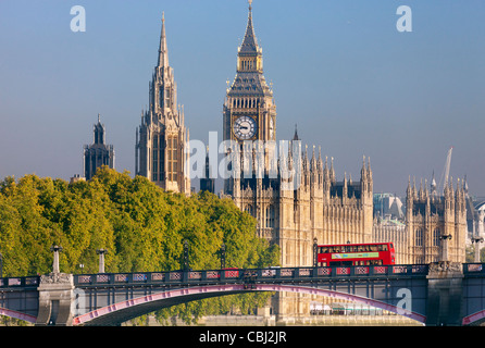 Il Palazzo di Westminster e Lambeth Bridge 2, inizio autunno mattina Foto Stock